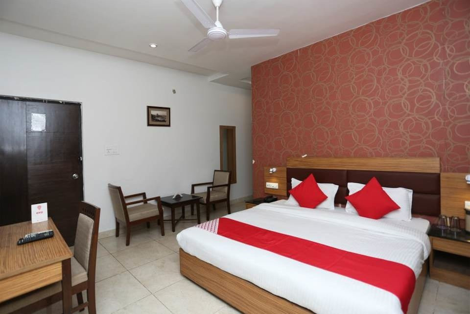 OYO 3523 Tekarees Inn Mahanagar主图
