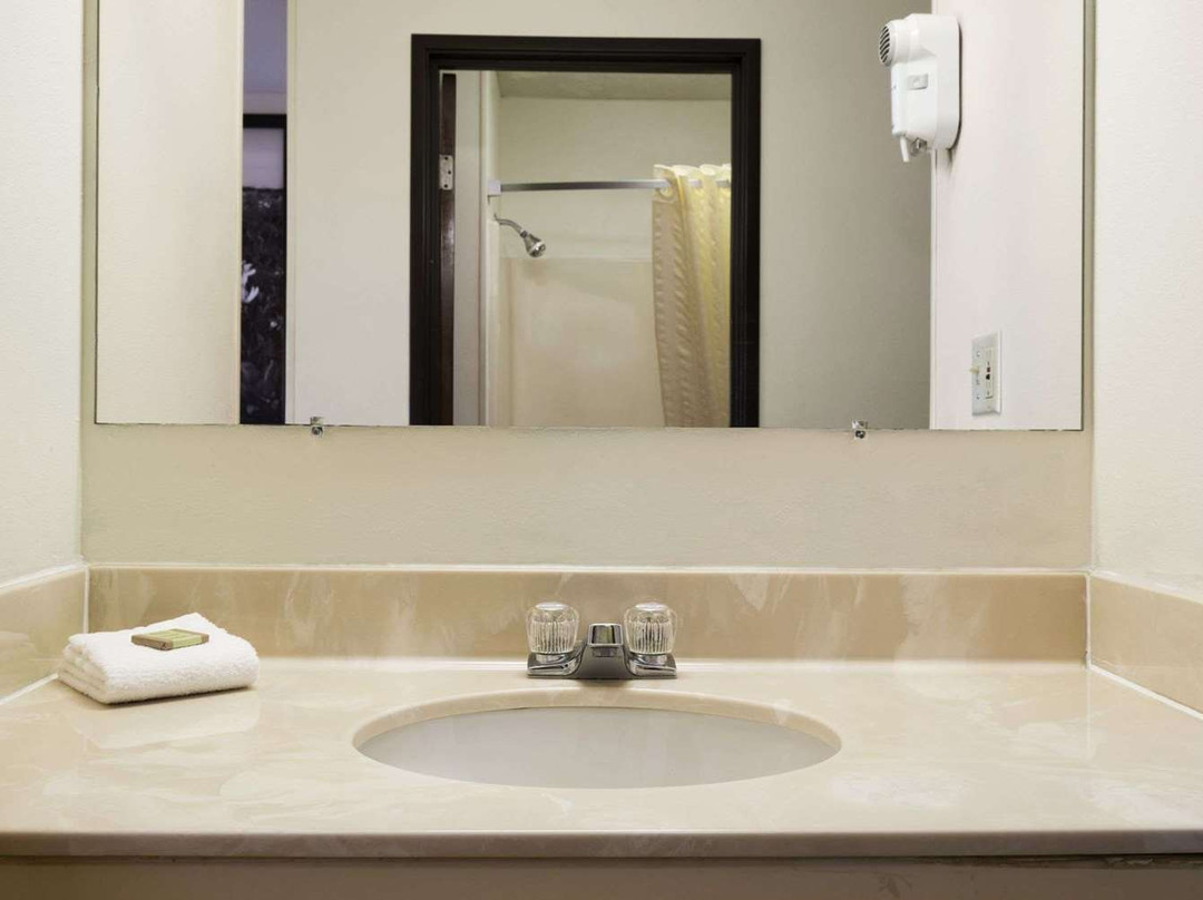 Super 8 by Wyndham Danville主图