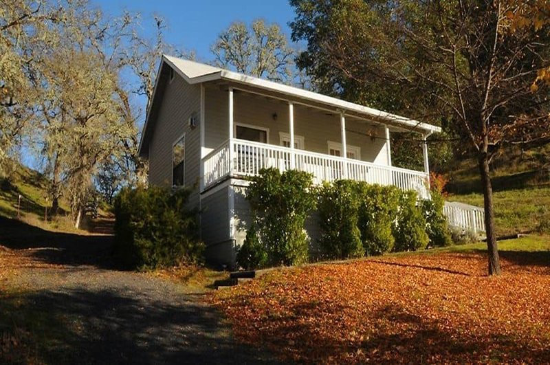 Vichy Springs Resort主图