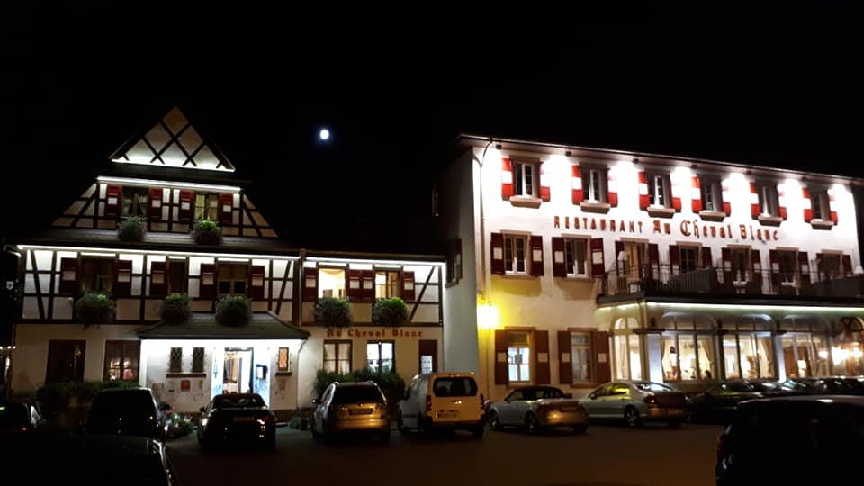 Hotel Restaurant au Cheval Blanc-浴室