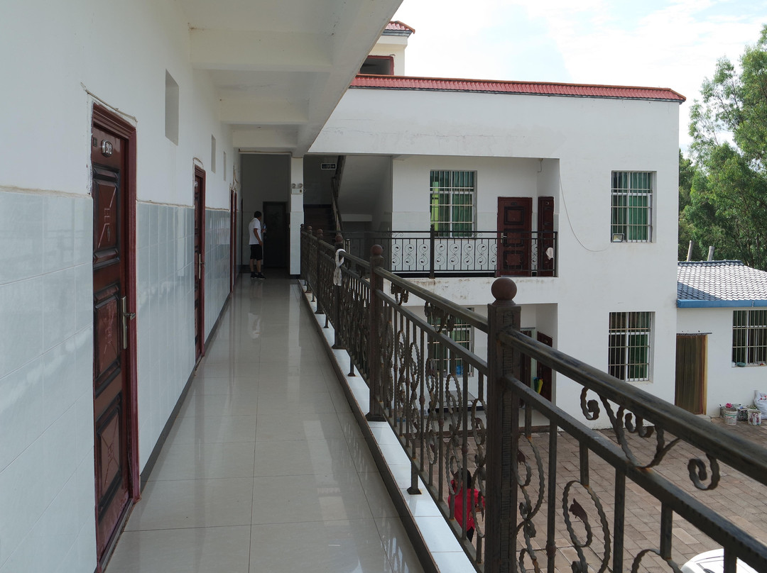 浪巴铺土林宾馆主图