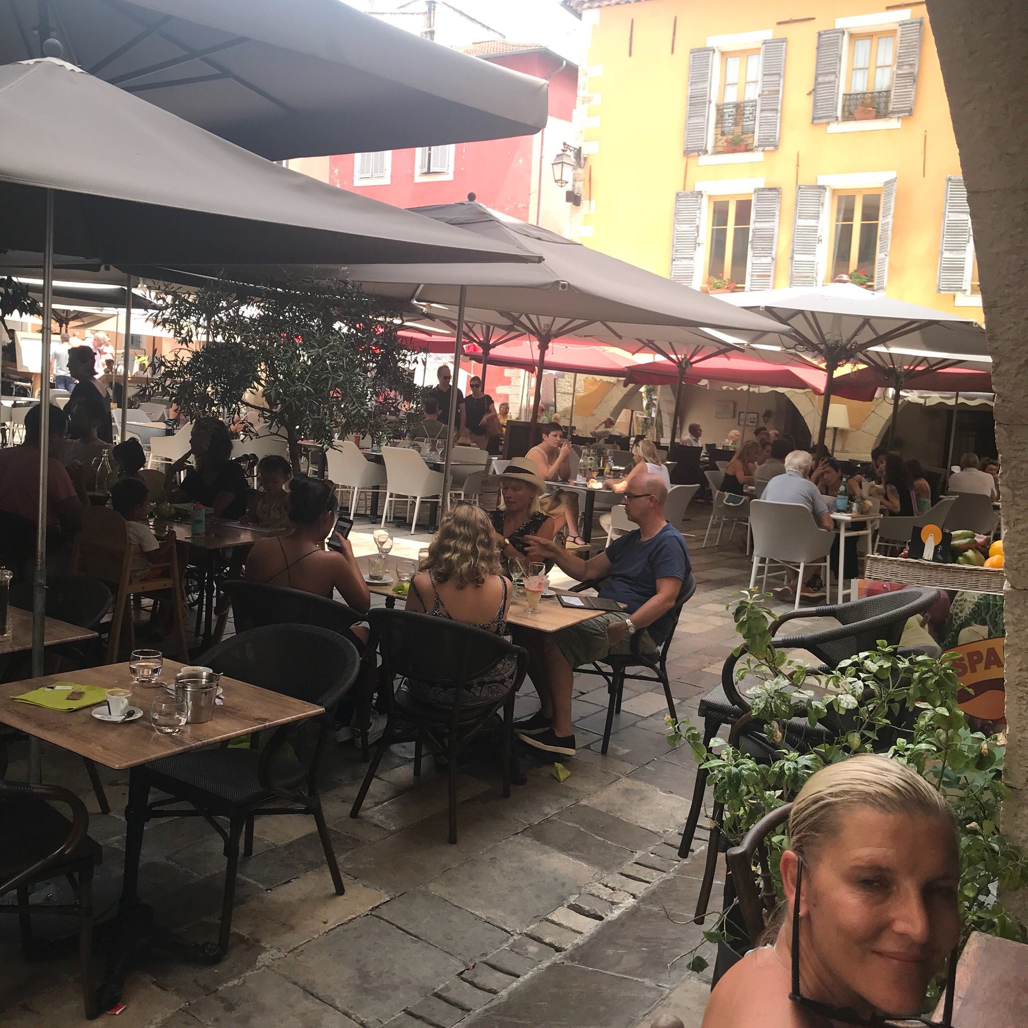 Mougins & Breakfast-官方
