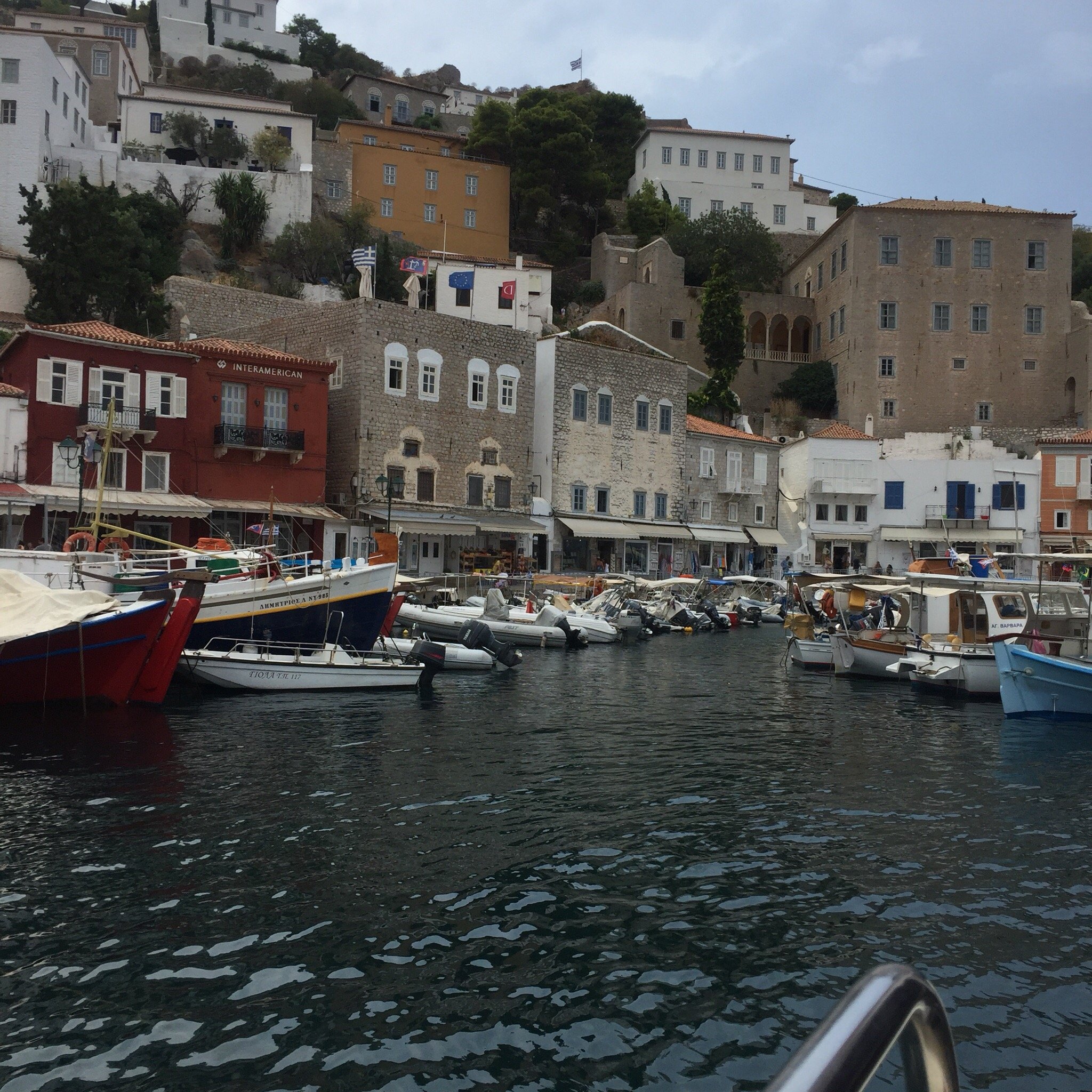 Douskos Port House-官方