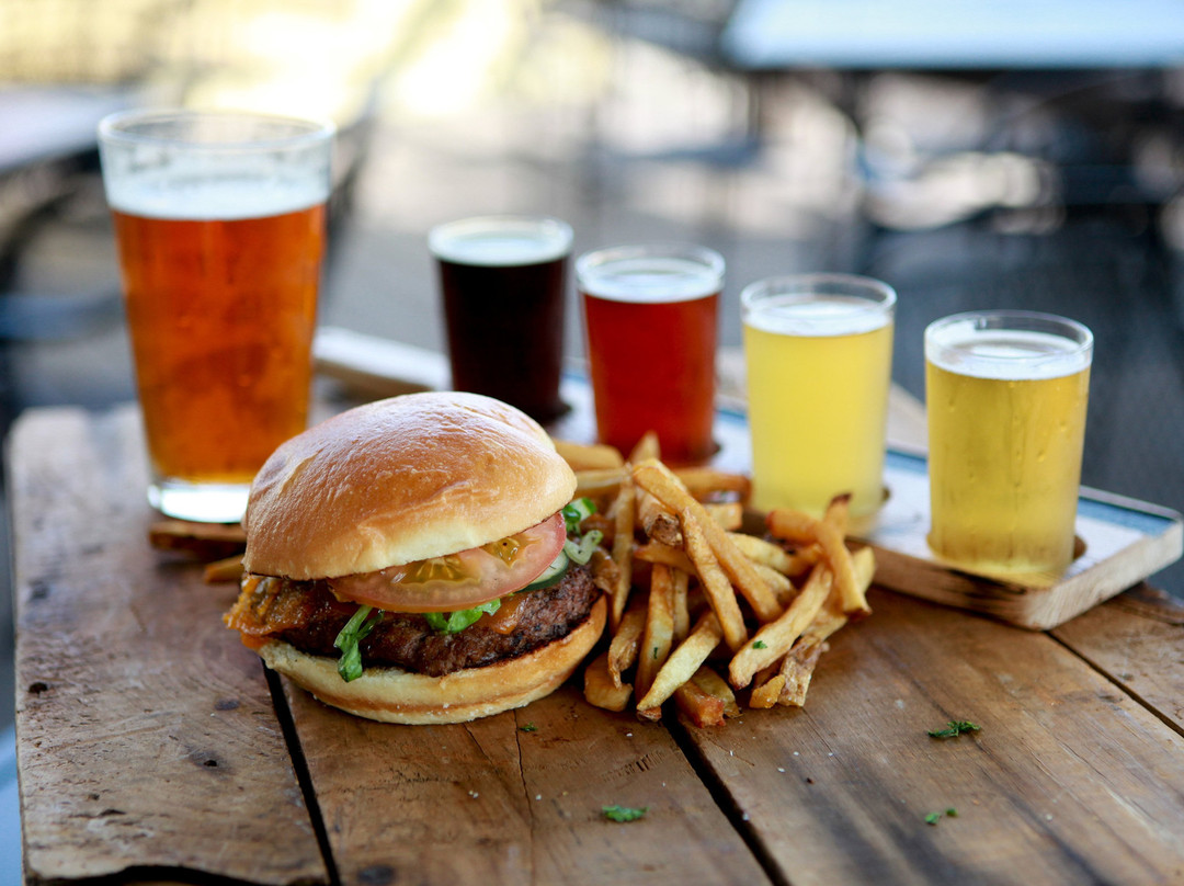 Wally's Grill & Drafthouse