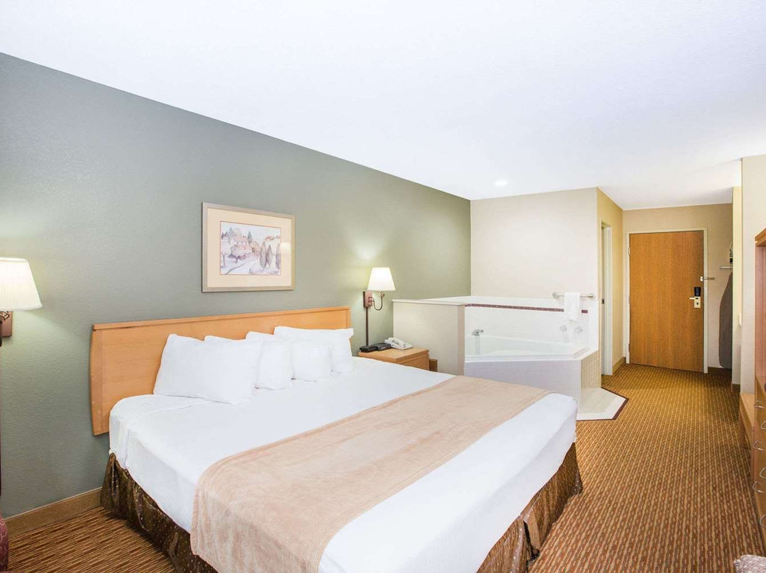 Ramada by Wyndham Spirit Lake/Okoboji主图