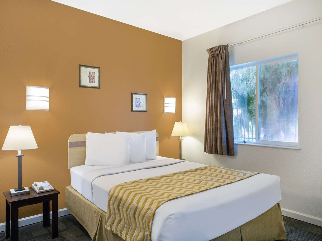 尤巴城旅程住宿酒店主图