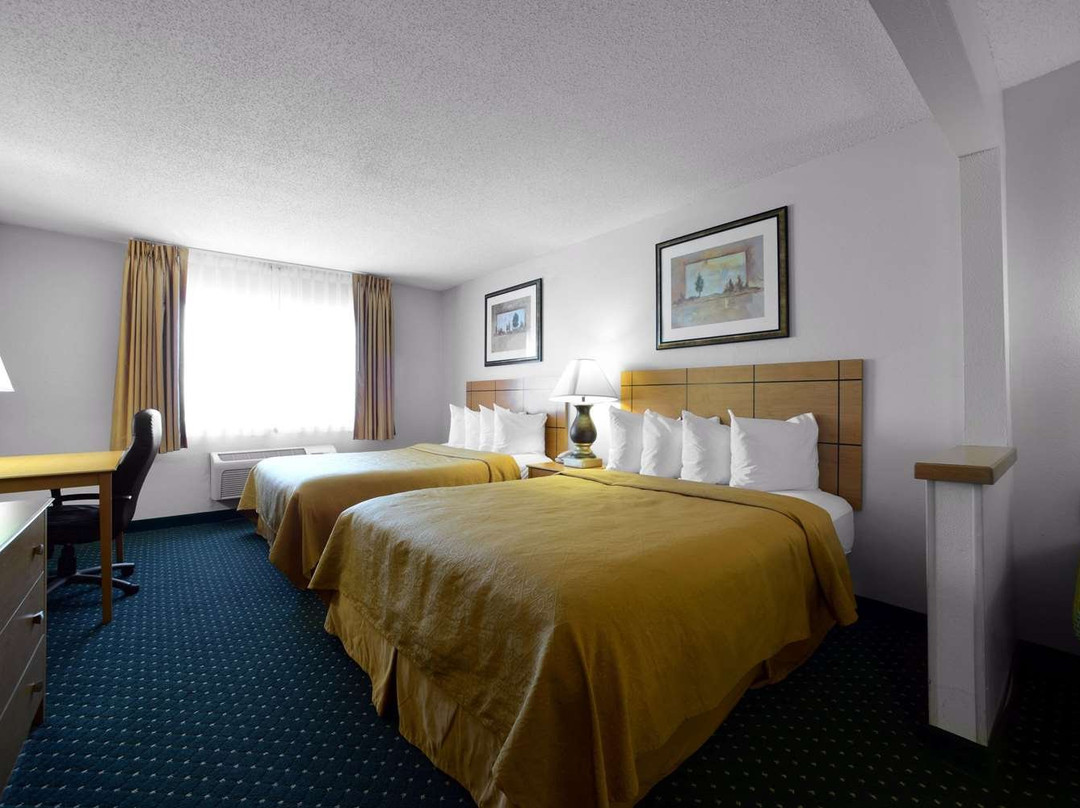 Quality Inn & Suites Springfield Southwest Near I-72主图