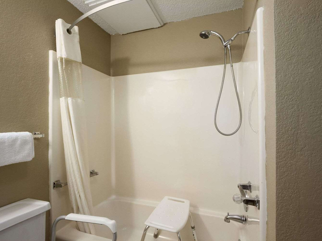 Super 8 by Wyndham Blackwell主图