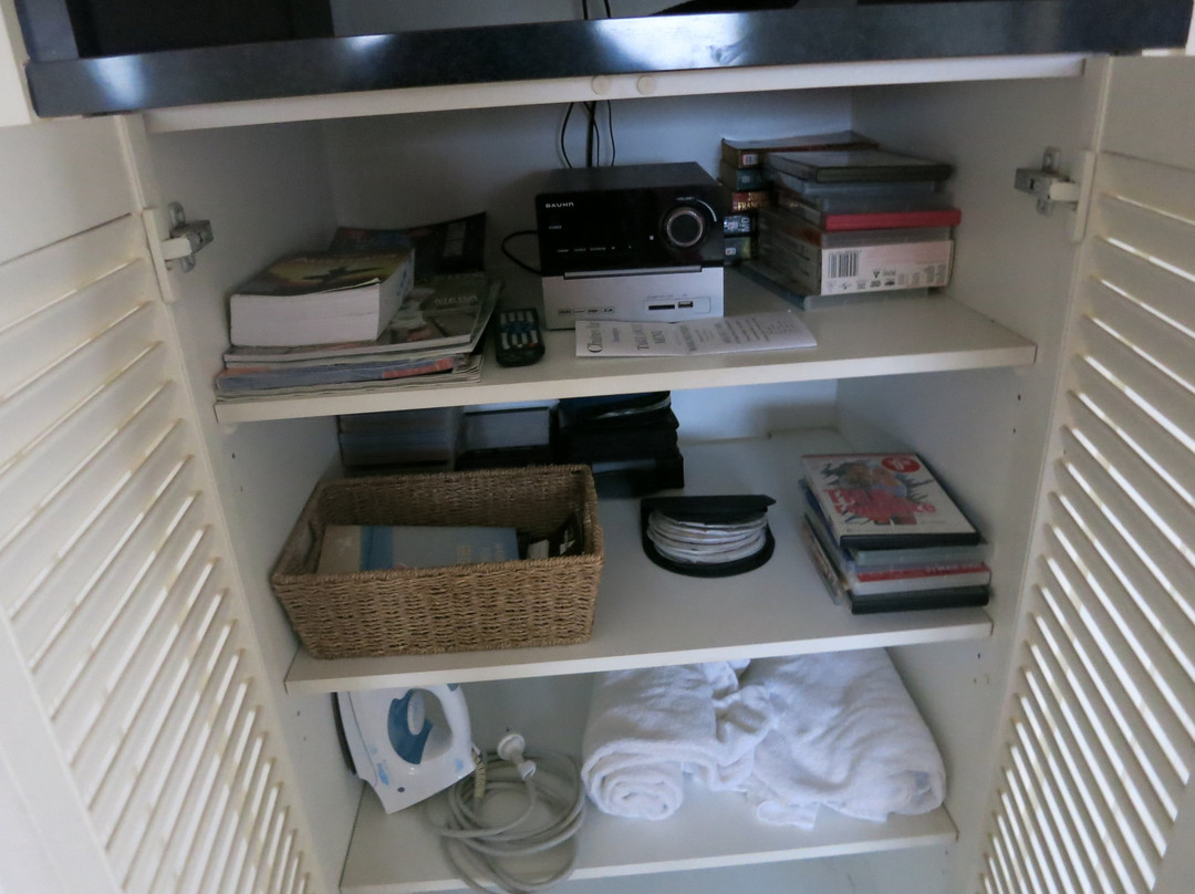 By The Seaside主图