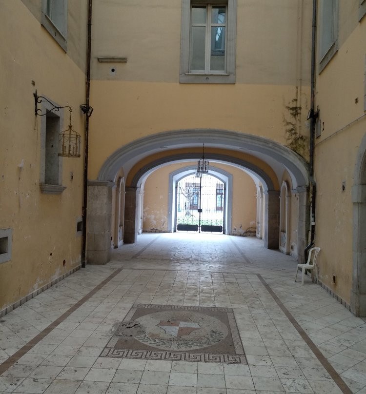 Palazzo Bosco Lucarelli-贝内文托省必去景点