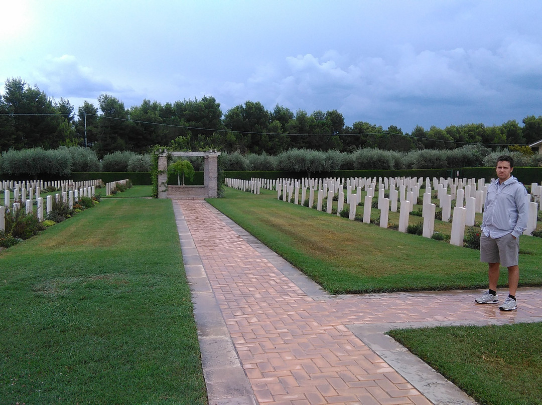 Moro River Canadian War Cemetery景点图片