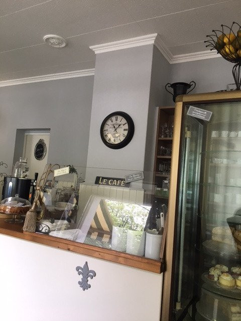 Petit Four - Cafe