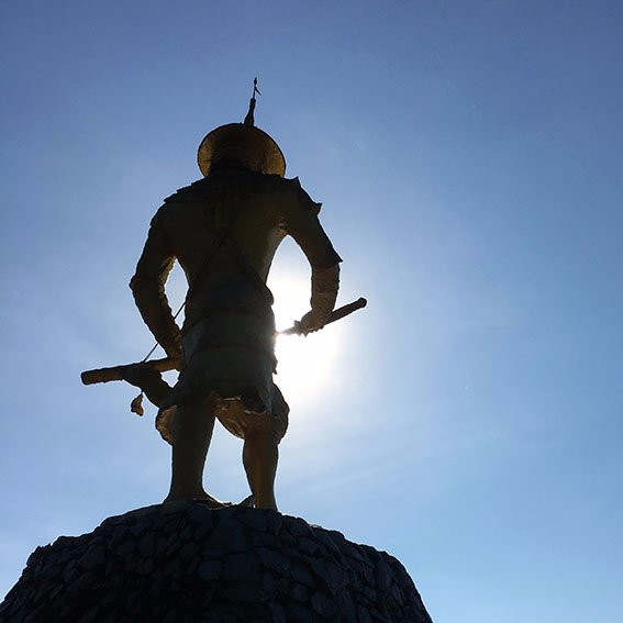 Statue of King Bayinnaung-高东县必去景点