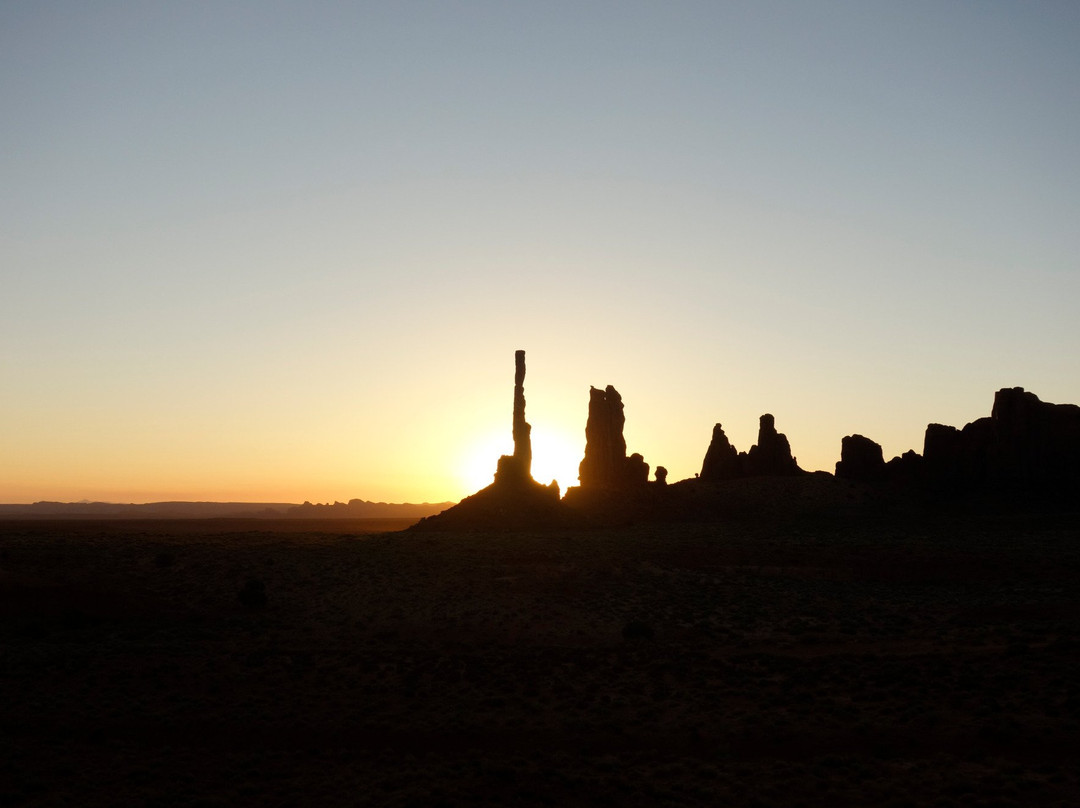 Roy Black's Guided Tours-纪念碑公园必去景点