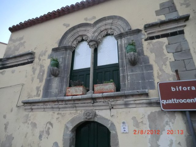 Casa Medioevale con Finestra a Bifora景点图片
