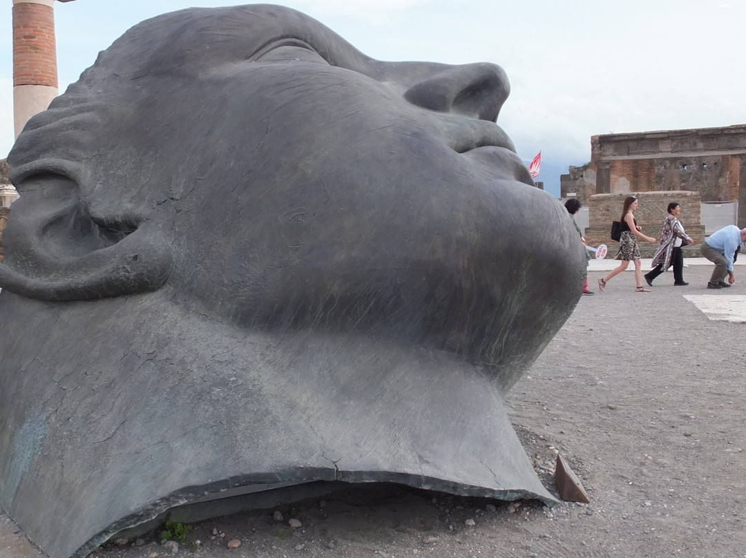 Sculture Monumentali di Igor Mitoraj-庞贝必去景点