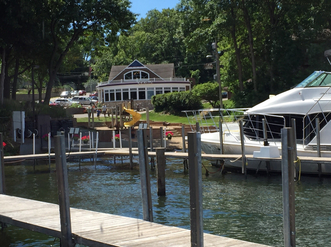 Al & Alma's Supper Club and Charter Cruises-Mound必去景点