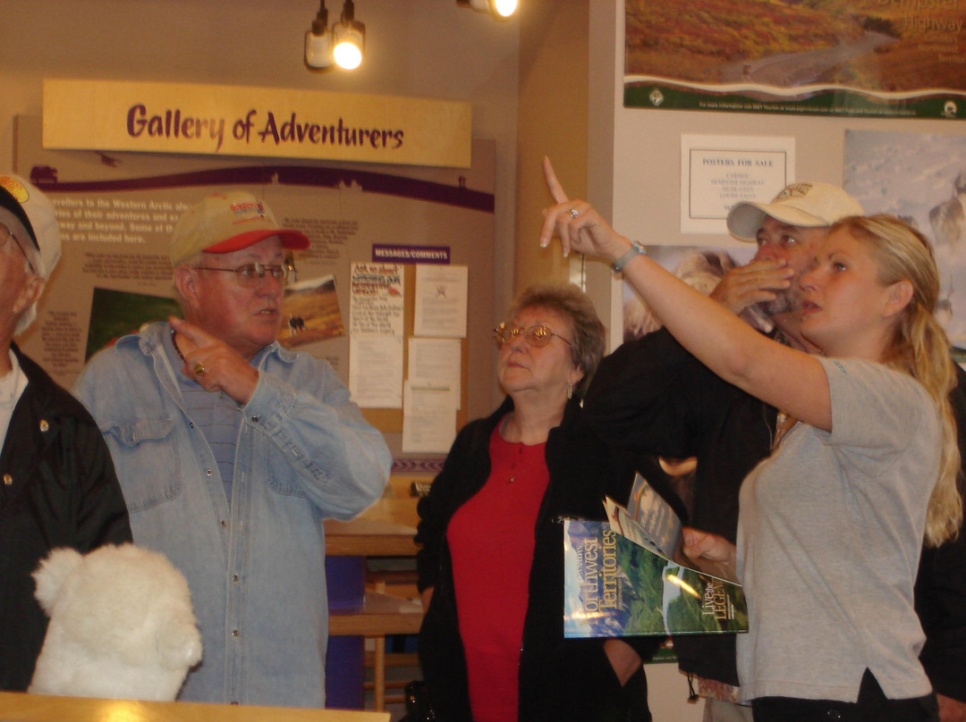 NWT Dempster Highway Visitor Centre-道森市必去景点