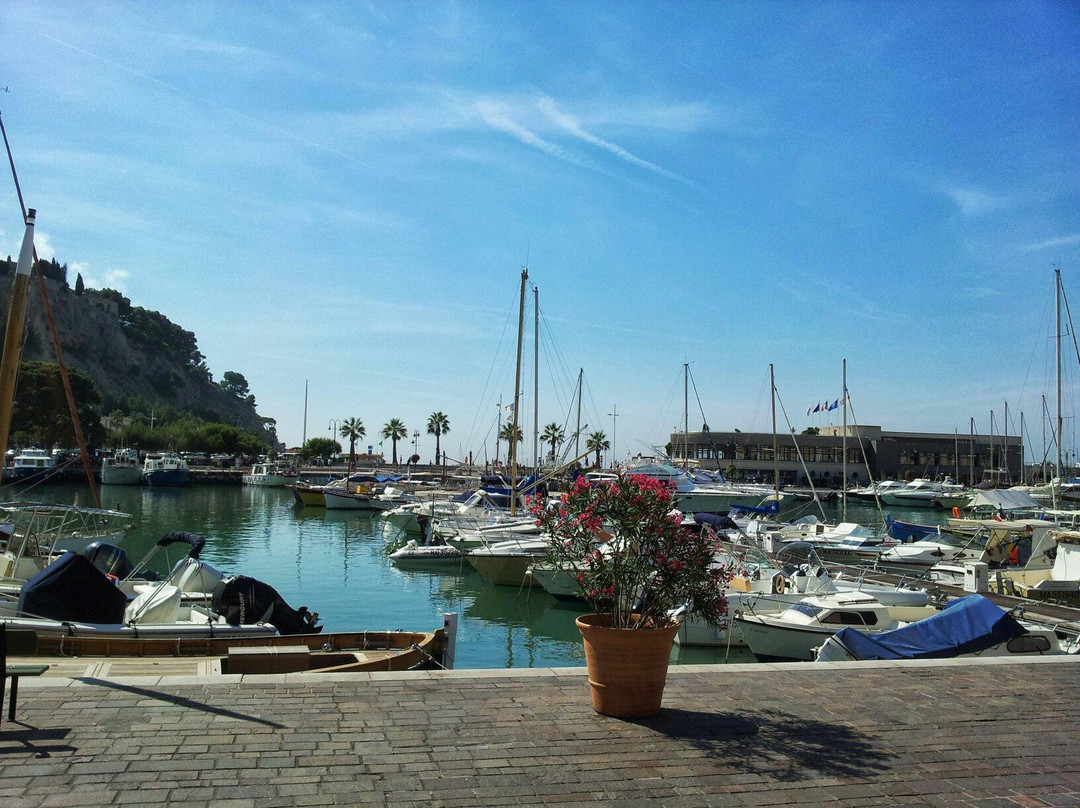 Office de Tourisme de Cassis-卡西斯必去景点