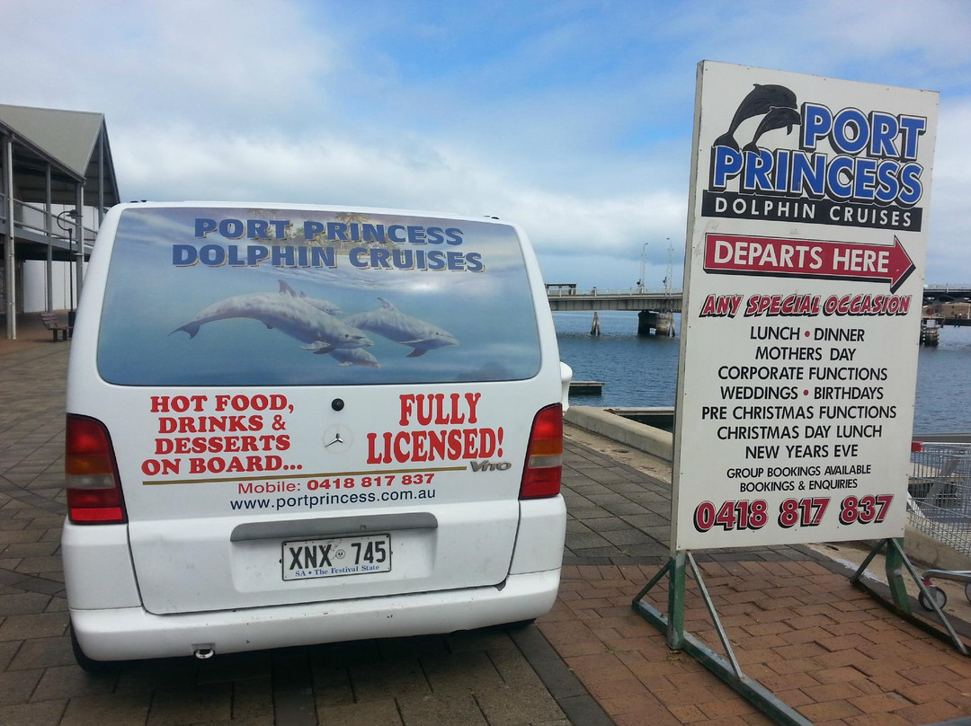 Port Princess Dolphin Cruises景点图片