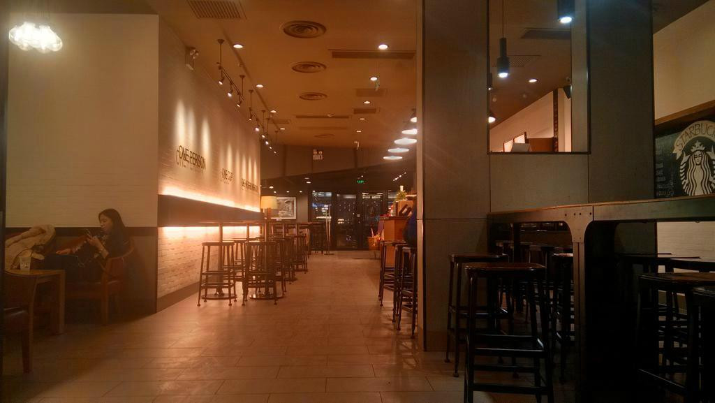 星巴克(新一百店)