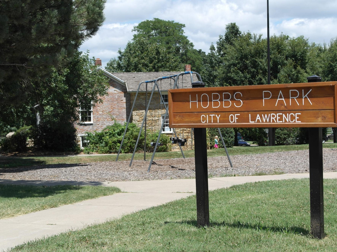 Hobbs Park Memorial-劳伦斯必去景点