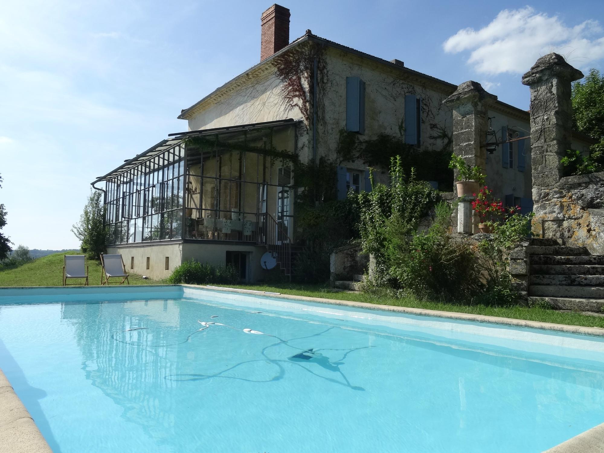 Chambre d'hotes - Chateau Commarque-泳池