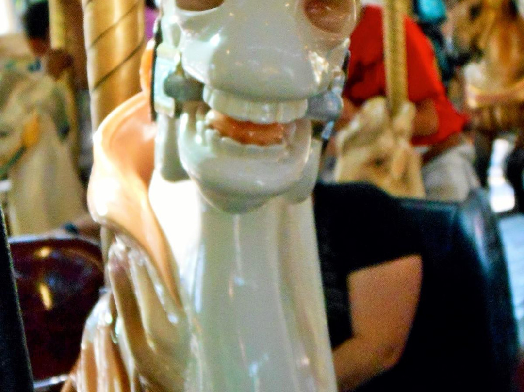 Crescent Park Carousel-Riverside必去景点
