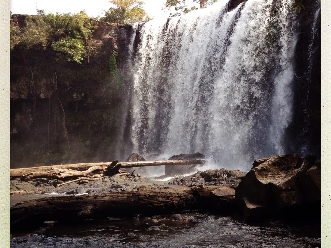Bousra Waterfall-森莫诺隆必去景点