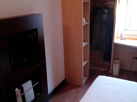 宜必思大连中山广场酒店主图