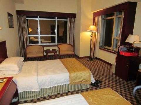 港鸿大酒店-客卧