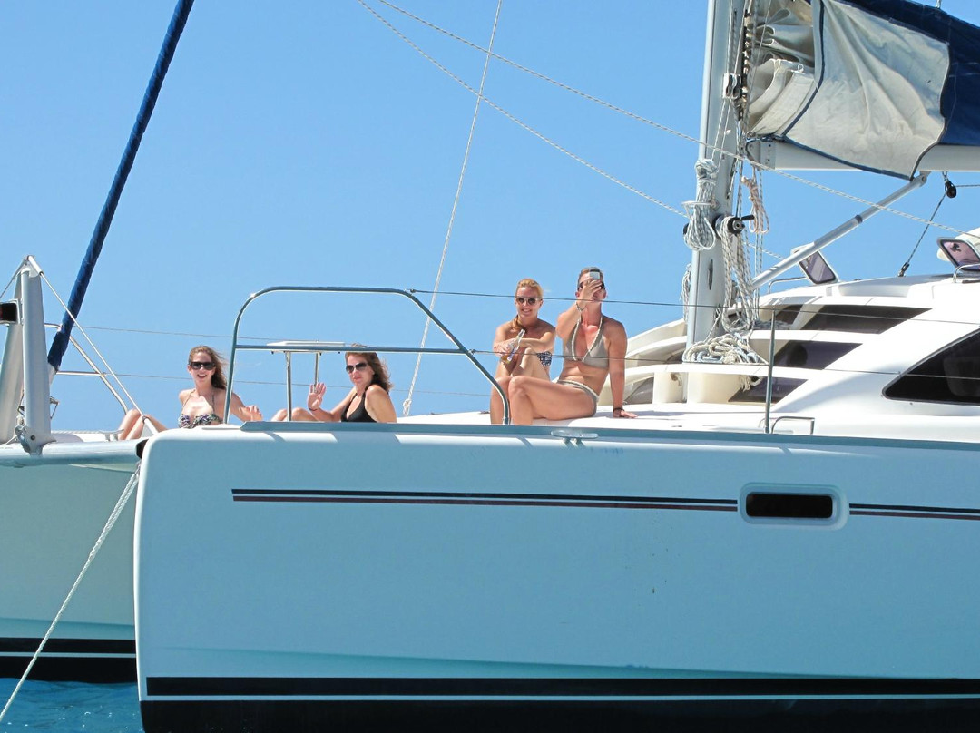 Caribbean Emerald Yacht Charter - Day Tours景点图片