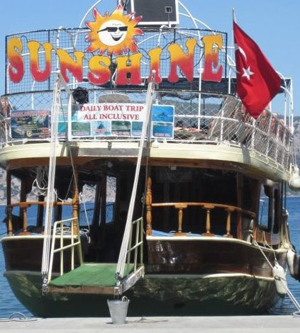 Sunshine Boat景点图片