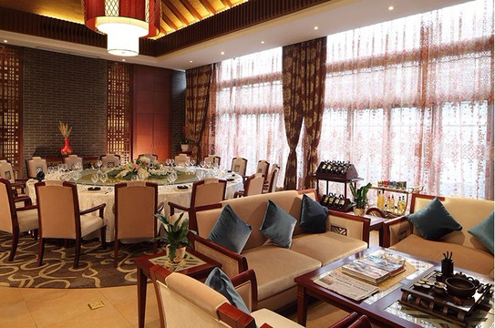 新津城市名人酒店（希望•奥特莱斯店）主图