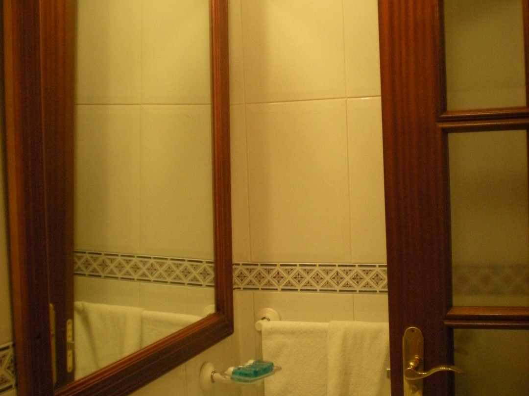 Hostal Los Gallos Casabermeja主图