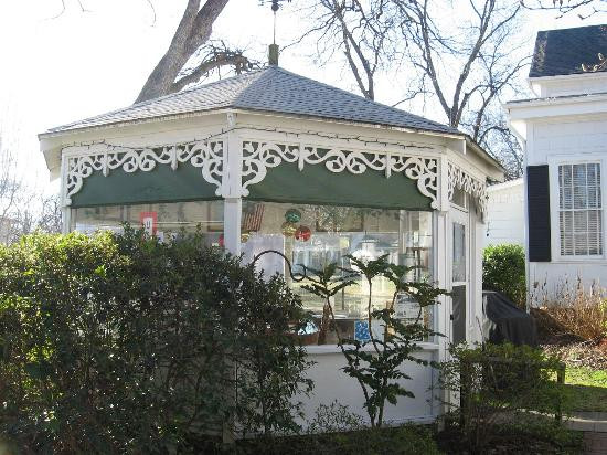 Captain's Castle and Carriage House Inn主图