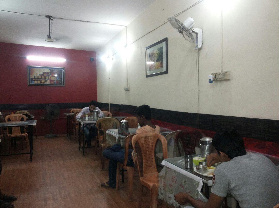 Uattardhona餐馆和美食-Hot Parathas