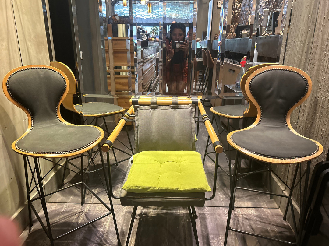 3 Monkeys Mikrolimano