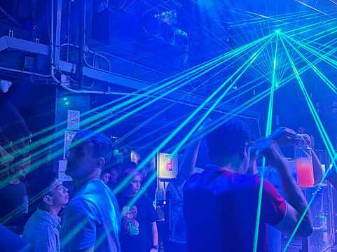 DJ站酒吧-曼谷必去景点