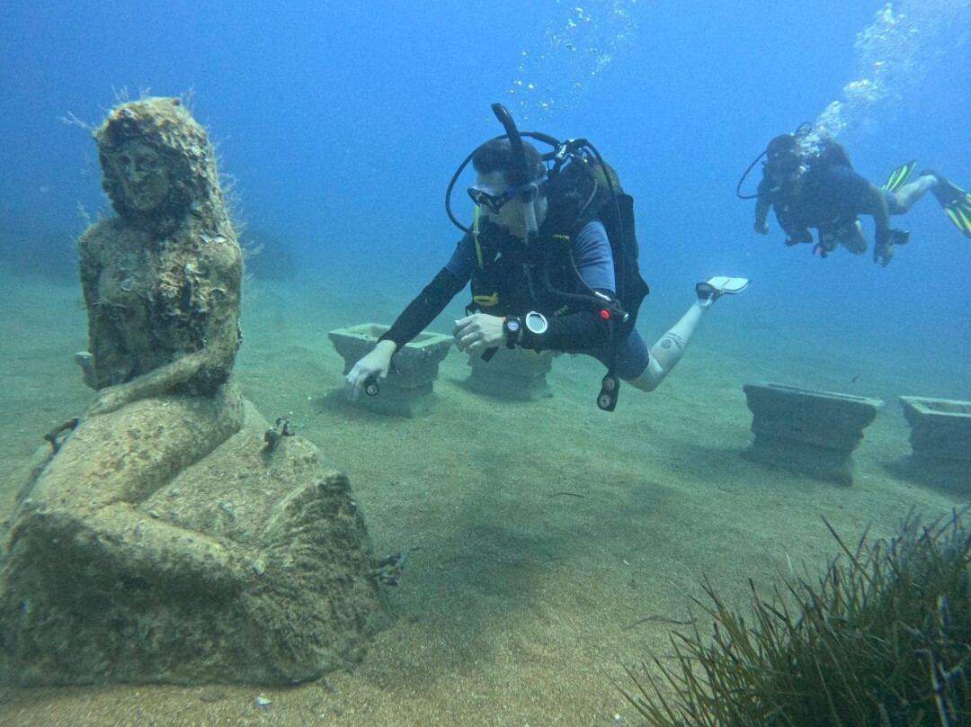 Side Azura Dive Center景点图片
