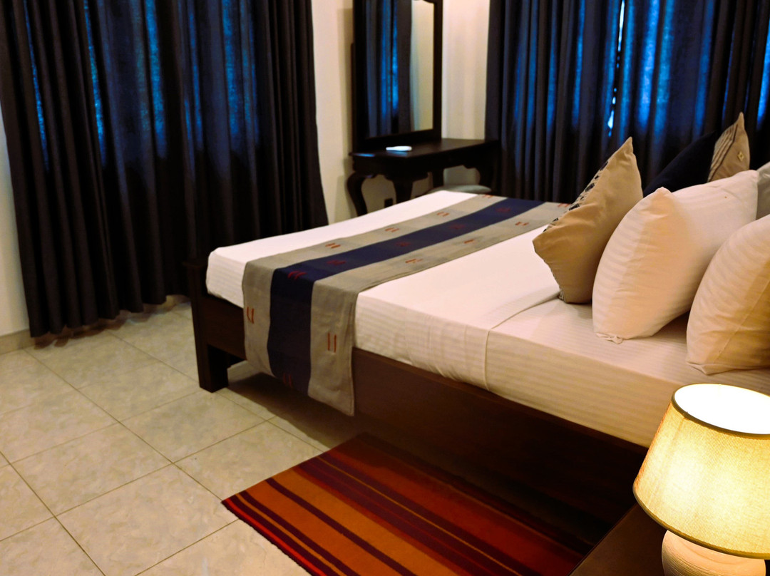 伊甸园假日村庄酒店主图