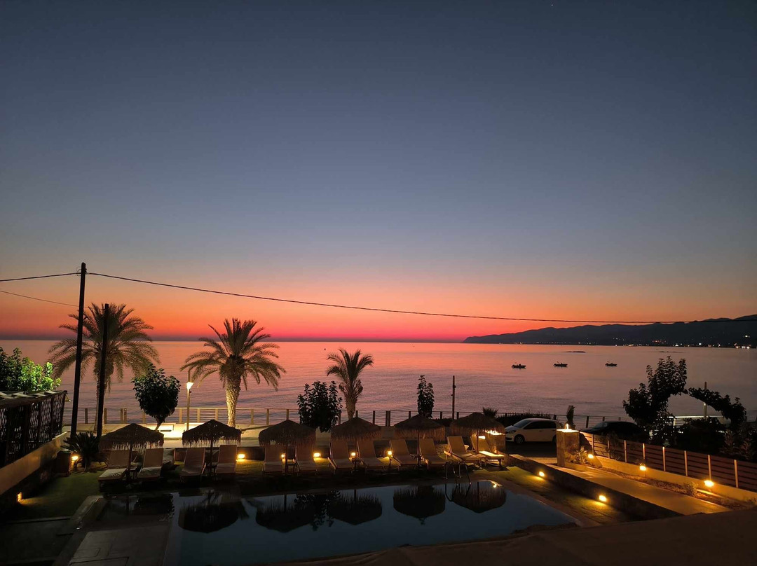 Golden Bee Lifestyle Hotel主图