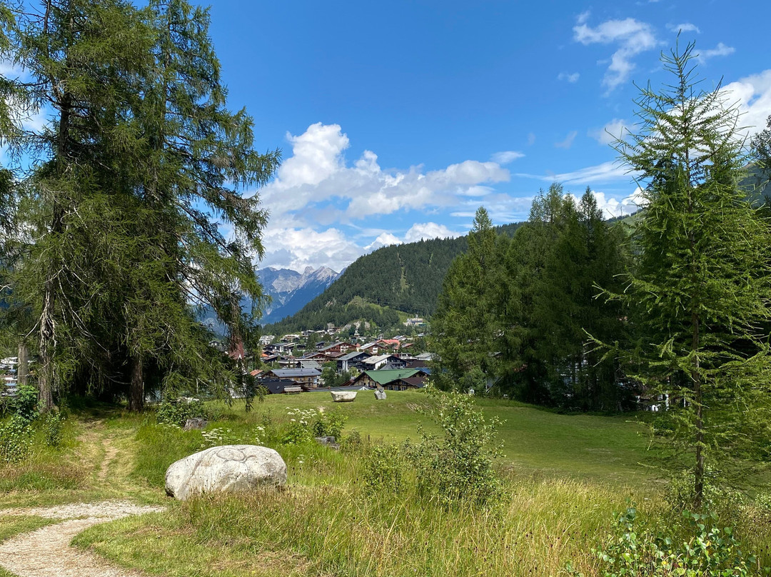 Kreuzweg mit Steinkreis景点图片