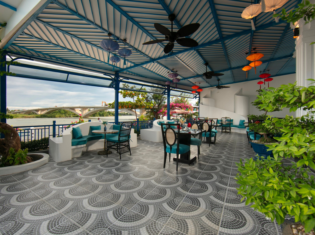 La Silk Riverside Restaurant