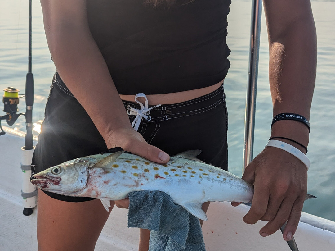 Fish Tales Fishing Charters-钦科蒂格岛必去景点