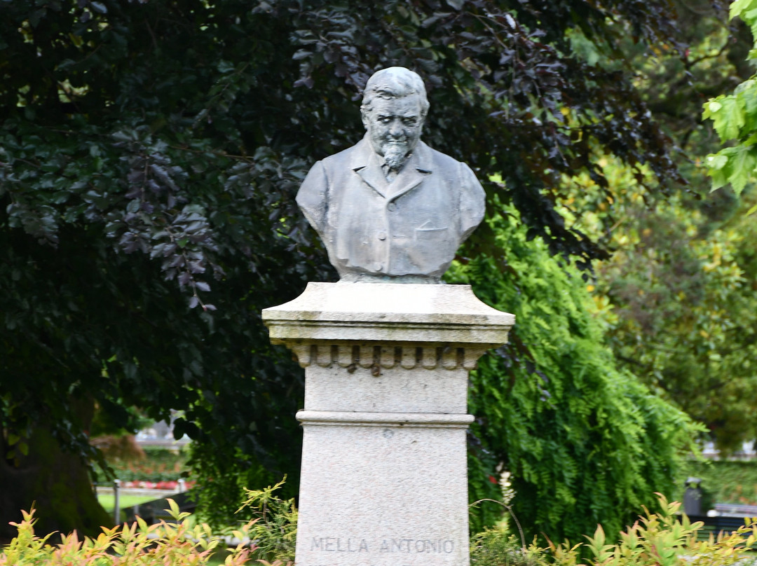 Monumento Ad Antonio Mella-贝拉焦必去景点