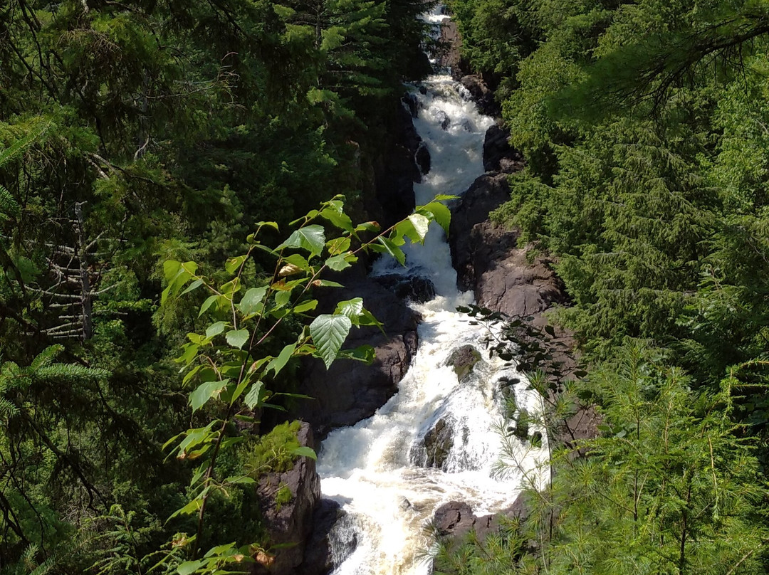 Parc des Chutes de Sainte-Ursule-Sainte-Ursule必去景点