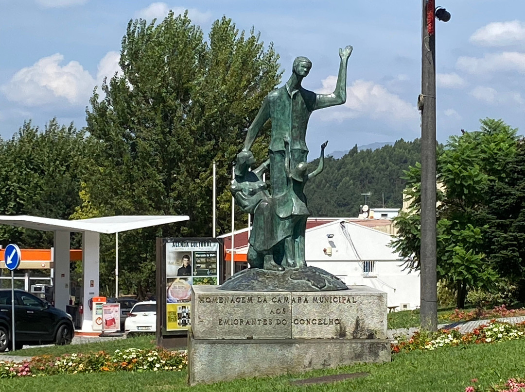 Monumento Ao Emigrante景点图片