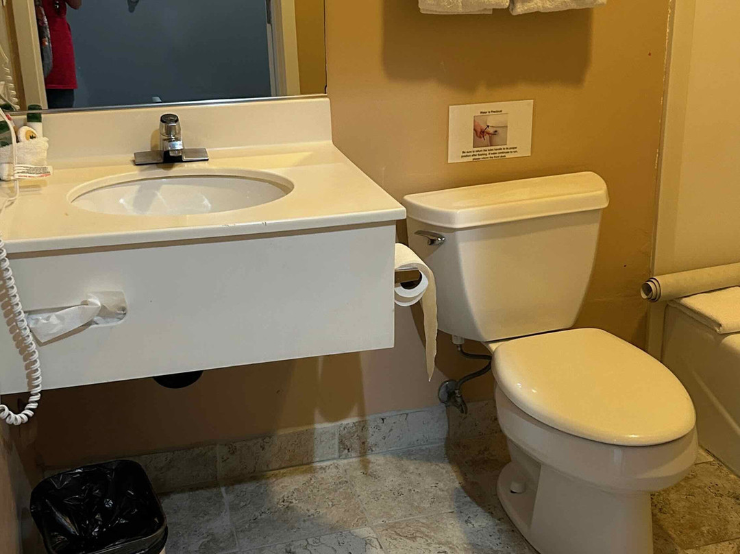 Continental Inn主图