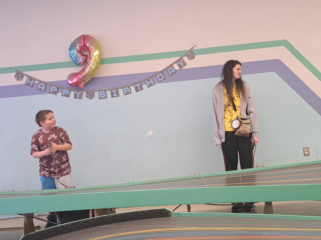 Dad's Slot Cars-德斯普兰斯必去景点